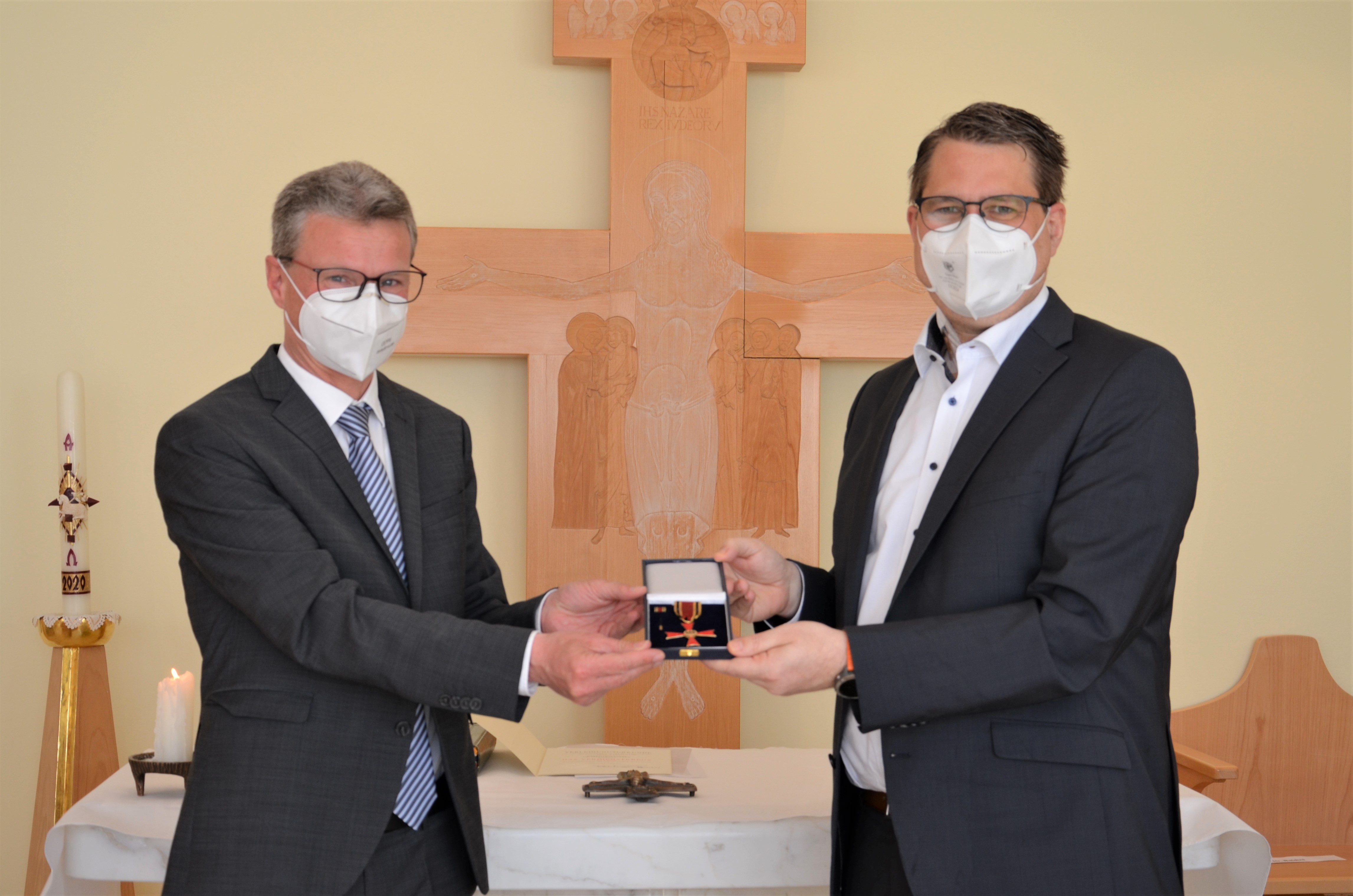 2021 03 31 Staatsminister Sibler übergibt Bundesverdienstkreuz an Matthias Keller